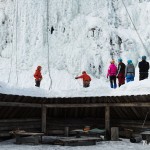 Escalade sur glace en Laponie finlandaise. Photo: Nina Kostamo